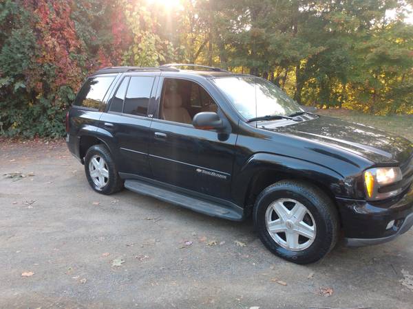2002 Chevy Trailblazer LTZ 4x4 - cars & trucks - by owner - vehicle... for sale in West Springfield, MA – photo 2