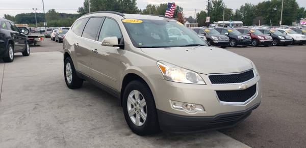 **3RD-ROW SEATING!! 2011 Chevrolet Traverse FWD 4dr LT w/1LT for sale in Chesaning, MI – photo 3