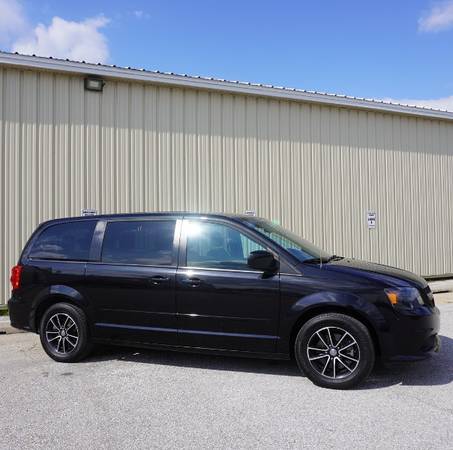 2017 Dodge Grand Caravan SE - - by dealer - vehicle for sale in New haven, IN – photo 3