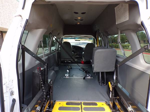 78K MILE FORD E350 HANDICAPPED WHEELCHAIR ADA MOBILITY POWER LIFT... for sale in Irving, LA – photo 3