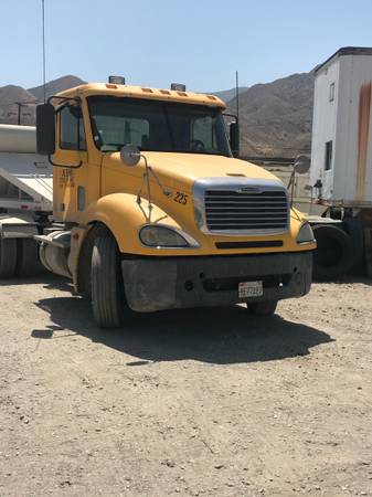 2005 Freightliner Detroit Engine for sale in Canyon Country, CA – photo 2