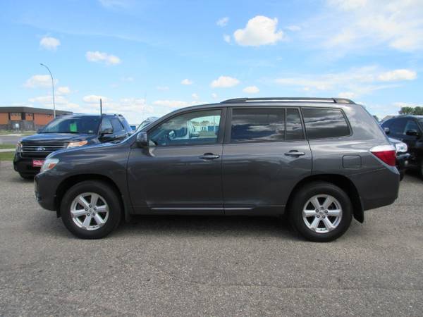 2008 Toyota Highlander Base 4WD - - by dealer for sale in Moorhead, ND – photo 2