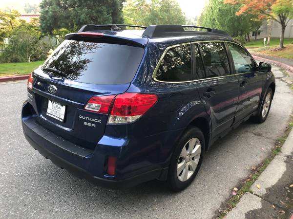 2011 Subaru Outback 3.6R Limited AWD --Clean title, Loaded, Auto-- -... for sale in Kirkland, WA – photo 5