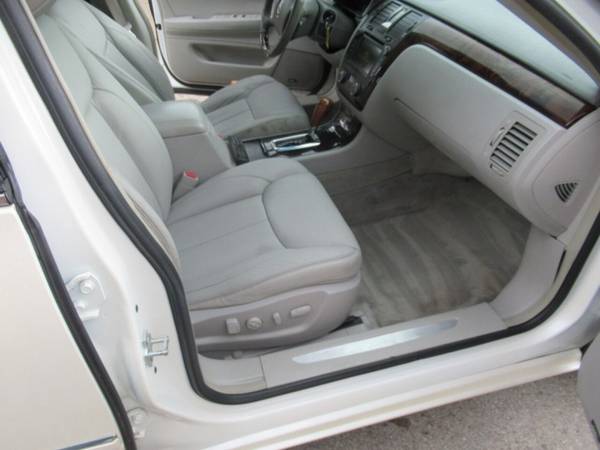 2008 Cadillac DTS Luxury I 4dr Sedan - - by dealer for sale in Bloomington, IL – photo 16