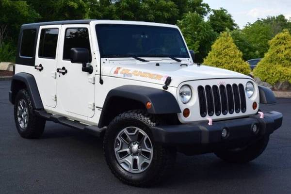 LIKE NEW 2010 JEEP WRANGLER SAHARA UNLIMITED 4X4 3.8L V6, 4-SPEED... for sale in Other, Other – photo 4