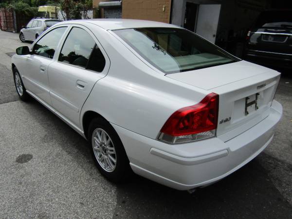 2005 Volvo S60 2.4L, Moonroof, Premium, Cold Pack, like new for sale in Yonkers, NY – photo 3