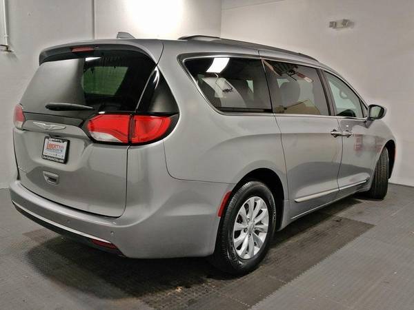2017 Chrysler Pacifica Touring L Financing Options Available!!! -... for sale in Libertyville, IL – photo 6