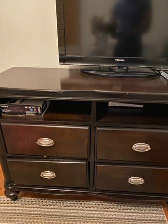 Bedroom furniture set - cars & trucks - by owner - vehicle... for sale in Waldorf, MD – photo 3
