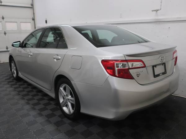2012 Toyota Camry SE Leather New Tires Bluetooth 35 mpg - Warranty for sale in Hastings, MI – photo 3