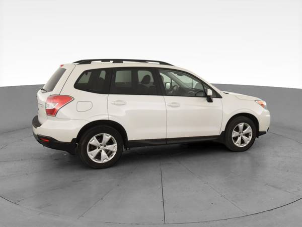 2015 Subaru Forester 2.5i Premium Sport Utility 4D hatchback White -... for sale in Austin, TX – photo 12