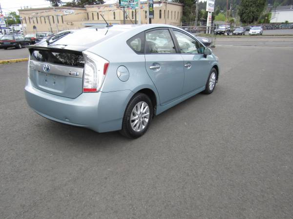 2013 Toyota Prius Plug-in Hybrid Advanced, 90 MPG City/102 MPG Hyw for sale in Portland, OR – photo 5
