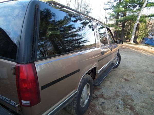 99 4x4 CHEVY :lt: k1500 SUBURBAN LOADED! - cars & trucks - by owner... for sale in Northfield Falls, VT – photo 14