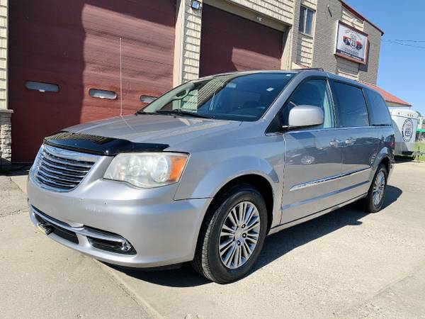 2014 Chrysler Town Country 4dr Wgn Touring w/Leather for sale in Flint, MI – photo 2