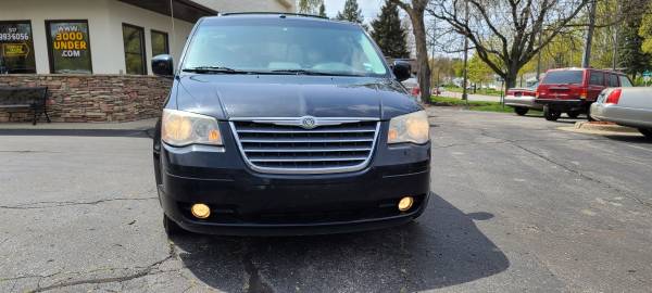 2009 Chrysler Town and Country - - by dealer - vehicle for sale in Lansing, MI – photo 4