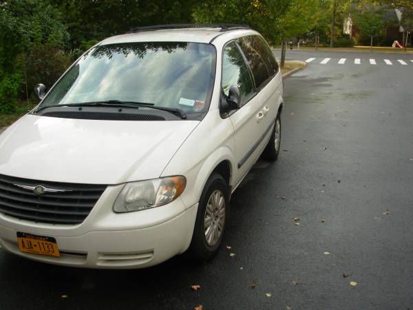 2006 CHRYSLER TOWN & COUNTRY for sale in STATEN ISLAND, NY – photo 3