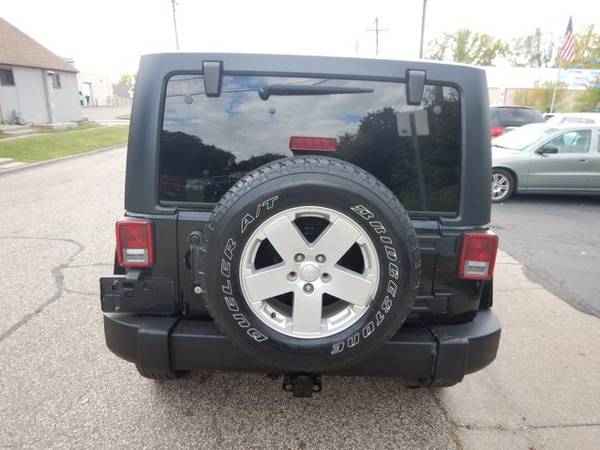 2007 Jeep Wrangler Unlimited Sahara - Easy Financing Available! -... for sale in Oakdale, MN – photo 4