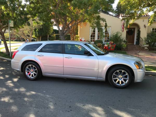 2005 Dodge Magnum Excellent Condition runs great - cars & trucks -... for sale in San Mateo, CA – photo 5
