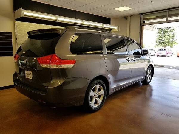 2012 Toyota Sienna 4d Wagon LE V6 w/Auto Access Seat for sale in Kyle, TX – photo 6