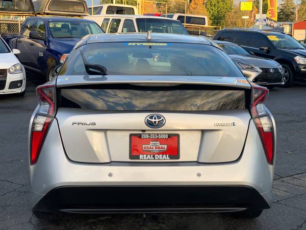 ▪︎☆●☆▪︎2017 Toyota Prius TWO 1-OWNER 49MPG 35K LOW MILES LIKE NEW -... for sale in Lynnwood, WA – photo 4