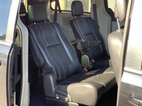 2013 Chrysler Town and Country Touring 4dr Mini Van BAD CREDIT for sale in Detroit, MI – photo 14