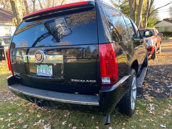 2009 Cadillac Escalade—hybrid - cars & trucks - by owner - vehicle... for sale in Waterford, MI – photo 2