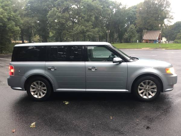 2009 Ford Flex SEL A MUST SEE!!FINANCING AVAILABLE!! for sale in Rock Island, IA – photo 2
