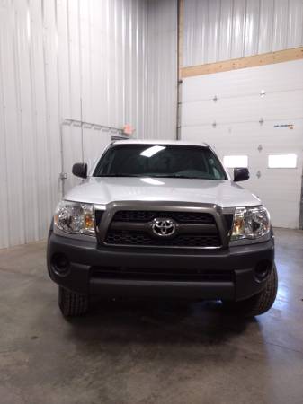 2011 TOYOTA TACOMA V6 4X4 23K MILES, 1 OWNER CLEAN - SEE PICS for sale in GLADSTONE, WI – photo 2