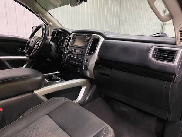2017 Nissan Titan Crew Cab - Small Town & Family Owned! Excellent... for sale in Wahoo, NE – photo 9