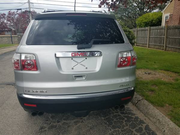 2009 GMC Acadia SLT All wheel drive Leather dual roofs CLEAN for sale in West Warwick, RI – photo 4