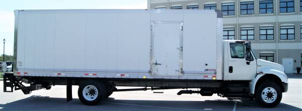 2012 International 4300 26ft Box Truck DT466 A/T Side Door Air Ride for sale in Emerald Isle, FL – photo 3