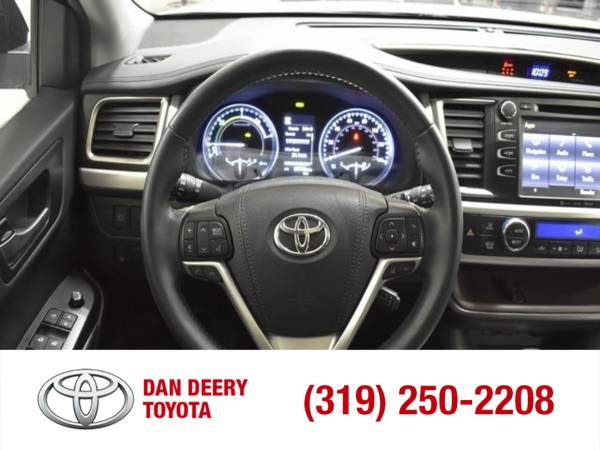 2019 Toyota Highlander Hybrid XLE Predawn Gray Mica for sale in Cedar Falls, IA – photo 12
