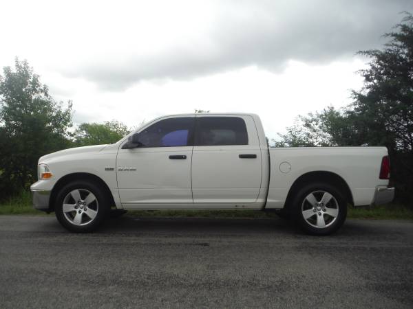 **2009 DODGE RAM 1500 with HEMI** - cars & trucks - by dealer -... for sale in Greenbrier, TN