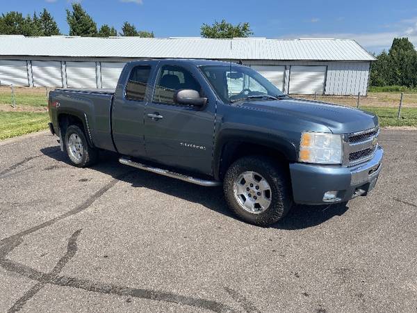 2011 Chevrolet Silverado 1500 LT Ext. Cab 4WD - cars & trucks - by... for sale in Rush City, WI – photo 2