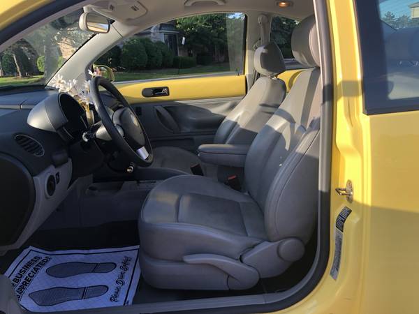 2006 Volkswagen Beetle YELLOW 2.5 Auto Hatchback 2D - LOW MILEAGE for sale in Rochester, MI – photo 7