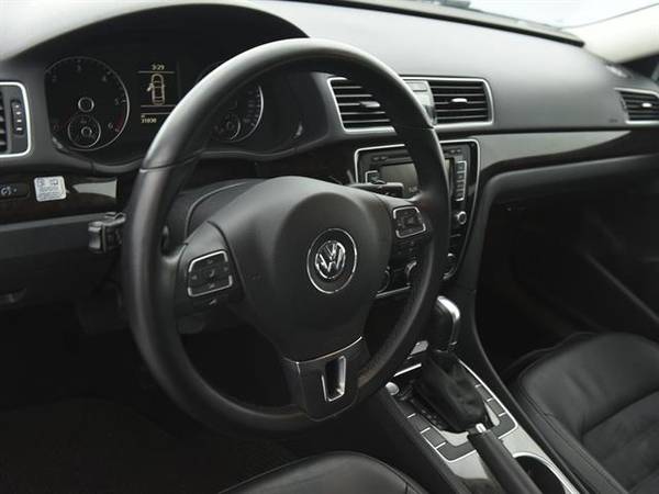 2014 VW Volkswagen Passat TDI SEL Premium Sedan 4D sedan Silver - for sale in Chicago, IL – photo 2