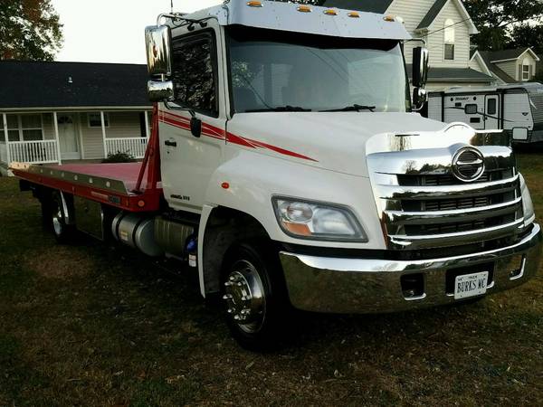 HINO ROLLBACK with wheel lift, only 43k miles! for sale in Fredericksburg, VA – photo 2