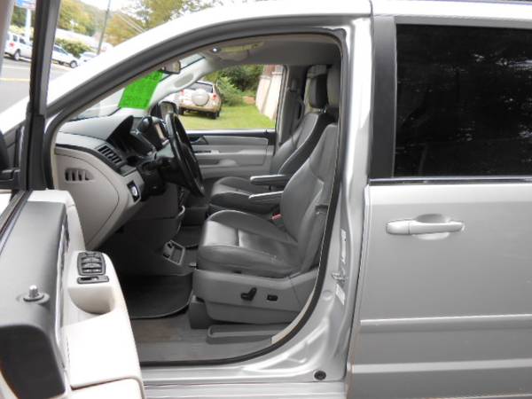 2011 Volkswagen Routan SE 102k Miles Leather 2 DVD Players Rev for sale in Seymour, NY – photo 16
