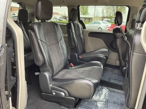 2016 Chrysler Town Country Limited - - by for sale in Medina, OH – photo 24