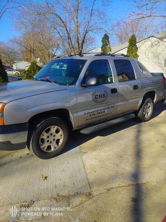 2004 CHEVY AVALANCHE 2500 - SERIOUS OFFERS ONLY! - cars & trucks -... for sale in Des Moines, IA