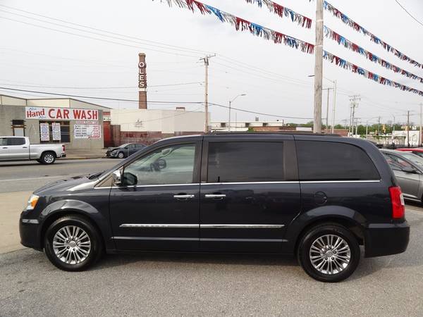 2016 Chrysler Town & Country Touring L - - by dealer for sale in Baltimore, MD – photo 3