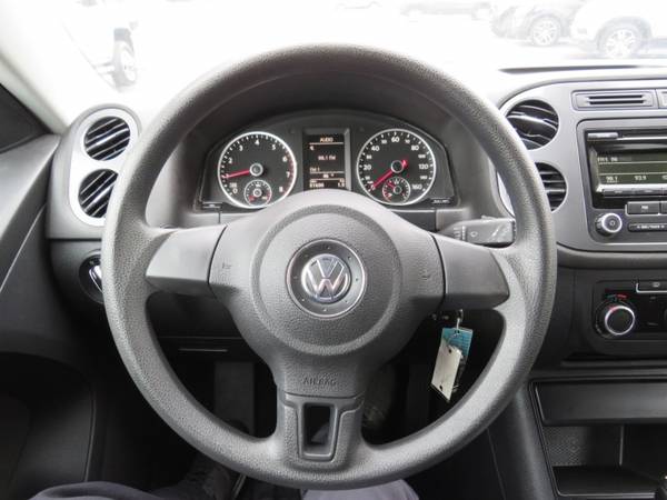 2012 Volkswagen Tiguan SE - - by dealer - vehicle for sale in Rockford, IL – photo 19