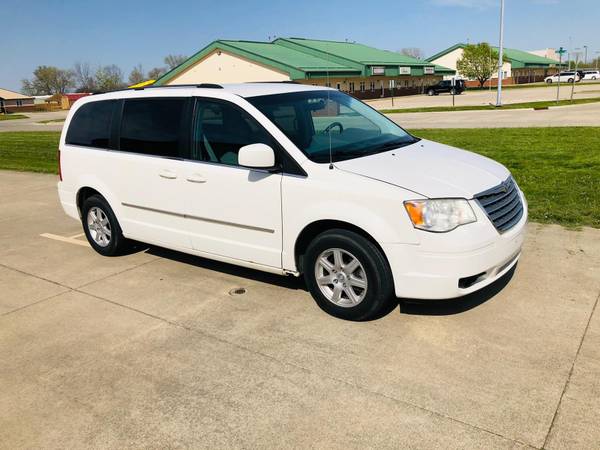 2010 Chrysler Town and country Minivan - 160xxx miles - cars & for sale in Charleston, IN – photo 3