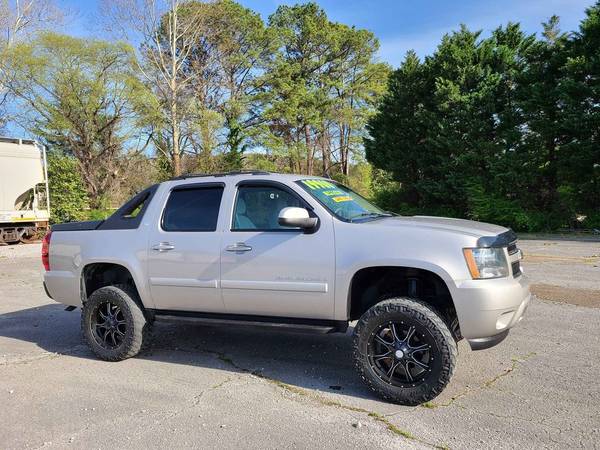 Lifted CHEVY AVALANCHE Only 100k miles - - by dealer for sale in Owens Cross Roads, AL – photo 4