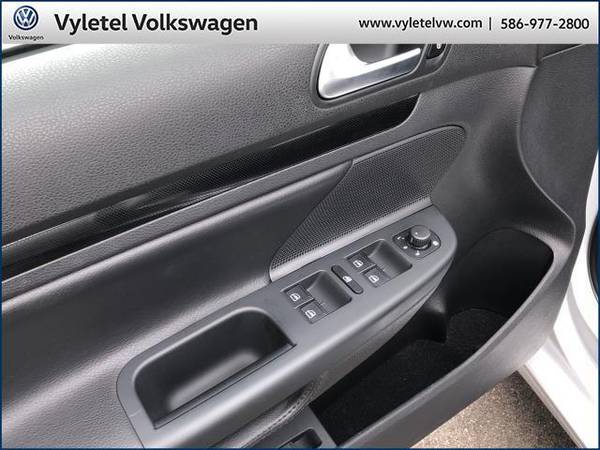 2013 Volkswagen Jetta SportWagen wagon 4dr DSG TDI w/Sunroof & Nav -... for sale in Sterling Heights, MI – photo 17