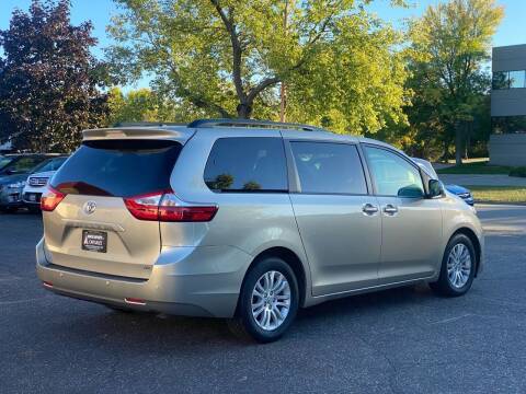 2017 Toyota Sienna XLE 7 Passenger Auto Access Seat 4dr Mini Van for sale in Other, MN – photo 5