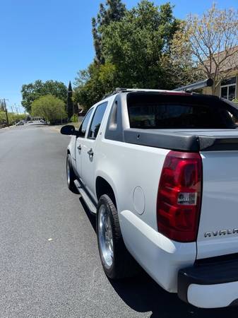 Clean Chevy Avalanche for sale in Santa Maria, CA – photo 2