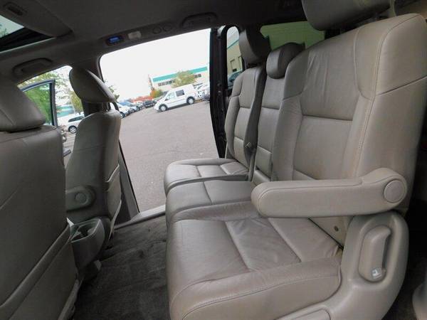 2011 Honda Odyssey EX-L MiniVan 8-Passenger / 1-OWNER / NEW TIRES... for sale in Portland, OR – photo 11