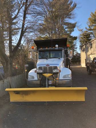 2005 PeterBilt Truck with 10 feet Fisher plow Excellent condition for sale in Wood Ridge, MA – photo 2
