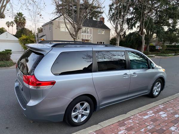 2013 Toyota sienna Le clean title for sale in Mountain View, CA – photo 5