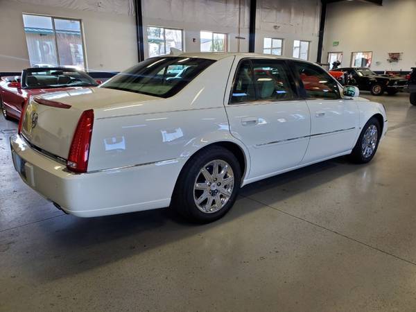 2009 Cadillac DTS 4dr Sdn Premium Luxury Collection for sale in Bend, OR – photo 4
